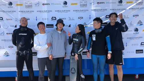 a team of freedivers