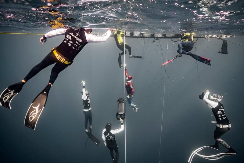freediving competition underwater